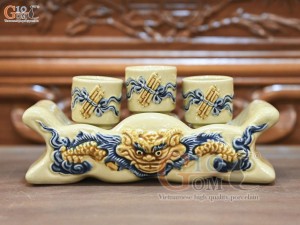 Kỷ ngai 3 chén men hoàng tộc đắp nổi Rồng Như Ý