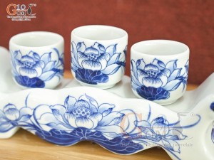 Kỷ ngai 3 chén men lam cổ vẽ Sen Tài Lộc