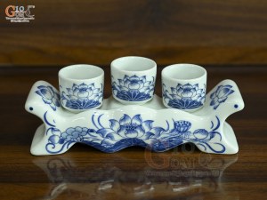 Kỷ ngai 3 chén men lam vẽ Sen Đại Cát