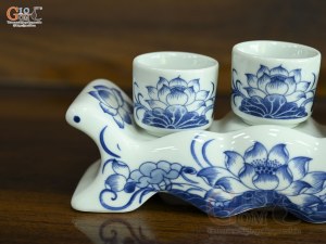 Kỷ ngai 3 chén men lam vẽ Sen Đại Cát