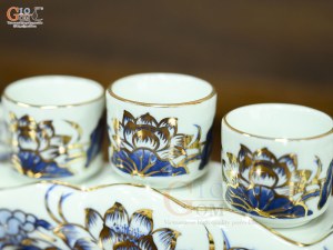 Kỷ ngai 3 chén men lam vẽ Sen Đại Cát vẽ vàng