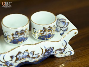 Kỷ ngai 3 chén men lam vẽ Sen Đại Cát vẽ vàng