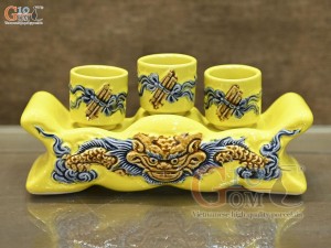 Kỷ ngai 3 chén men màu đắp nổi Rồng Như Ý nền vàng