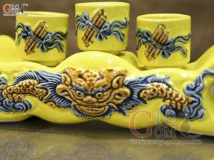 Kỷ ngai 3 chén men màu đắp nổi Rồng Như Ý nền vàng