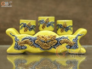 Kỷ ngai 3 chén men màu đắp nổi Rồng Như Ý nền vàng