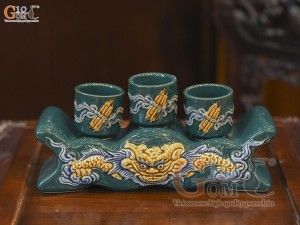 Kỷ ngai 3 chén men màu đắp nổi Rồng Như Ý nền xanh lục bảo