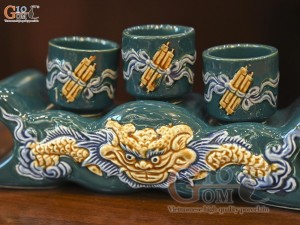 Kỷ ngai 3 chén men màu đắp nổi Rồng Như Ý nền xanh lục bảo