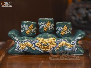 Kỷ ngai 3 chén men màu đắp nổi Rồng Như Ý nền xanh lục bảo