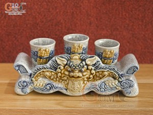 Kỷ ngai 3 chén men rạn Long Trấn đắp nổi Rồng (kỷ đại)