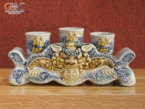 Kỷ ngai 3 chén men rạn Long Trấn đắp nổi Rồng (kỷ đại)