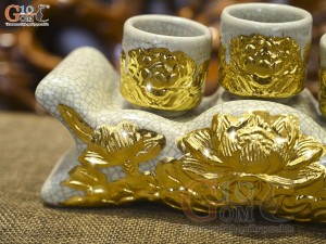 Kỷ ngai 3 men rạn đắp nổi hoa Sen Cát Tường dát vàng 24k