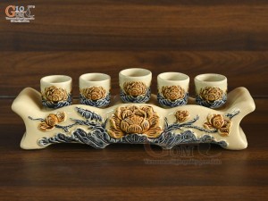 Kỷ ngai 5 chén men hoàng tộc đắp nổi Sen Cát Tường