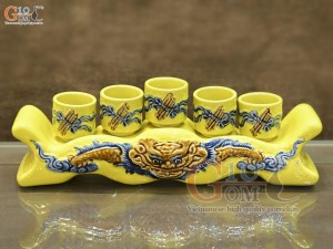 Kỷ ngai 5 chén men màu đắp nổi Rồng Như Ý nền vàng