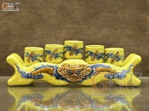 Kỷ ngai 5 chén men màu đắp nổi Rồng Như Ý nền vàng