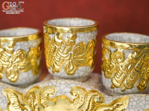 Kỷ ngai 5 chén men rạn đắp nổi Rồng dát vàng 24k