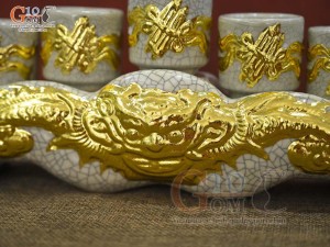 Kỷ ngai 5 chén men rạn đắp nổi Rồng Như Ý dát vàng 24k