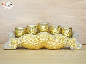 Kỷ ngai 5 chén men rạn đắp nổi Sen dát vàng 24k