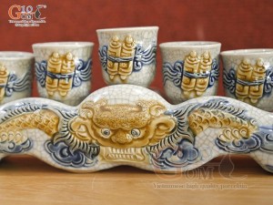 Kỷ ngai 5 chén men rạn Long Trấn đắp nổi Rồng