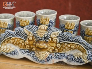 Kỷ ngai 5 chén men rạn Long Trấn đắp nổi Rồng (kỷ đại)