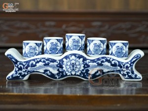 Kỷ ngai 5 chén men trắng họa tiết Tứ Cảnh Tài Lộc