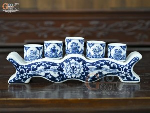 Kỷ ngai 5 chén men trắng họa tiết Tứ Cảnh Tài Lộc