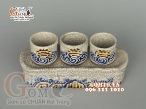 Kỷ thờ 3 chén thẳng men rạn đắp nổi 