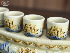 Kỷ thờ 5 chén men hoàng tộc đắp nổi Sen Phú Quý