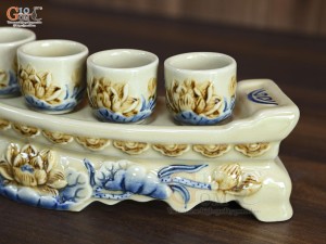 Kỷ thờ 5 chén men hoàng tộc đắp nổi Sen Phú Quý