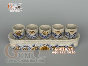 Kỷ thờ thẳng 5 chén thẳng men rạn đắp nổi