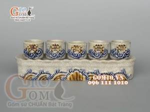 Kỷ thờ thẳng 5 chén thẳng men rạn đắp nổi