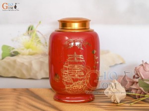 Lọ chè cao men màu đỏ họa tiết Thuận Buồm Xuôi Gió vàng kim, cao 20cm