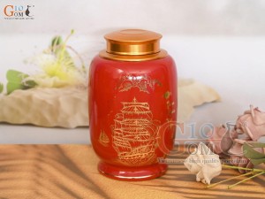 Lọ chè cao men màu đỏ họa tiết Thuận Buồm Xuôi Gió vàng kim, cao 20cm