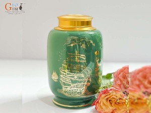 Lọ chè cao men màu xanh lục bảo họa tiết Thuận Buồm Xuôi Gió vàng kim, cao 20cm