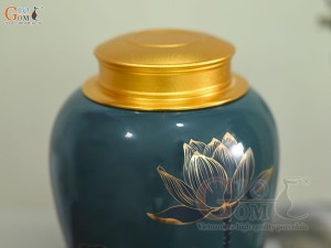 Lọ chè dáng chân thon họa tiết hoa Sen vàng kim, nền xanh, 270g
