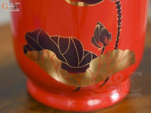 Lọ chè dáng đứng họa tiết hoa Sen vàng kim, nền đỏ, 300g