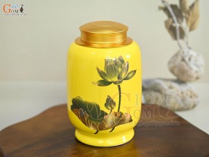 Lọ chè dáng đứng họa tiết hoa Sen vàng kim, nền vàng, 300g