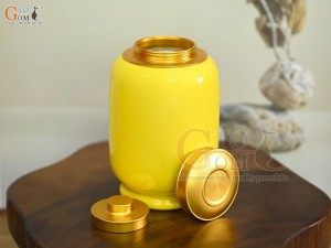 Lọ chè dáng đứng họa tiết hoa Sen vàng kim, nền vàng, 300g