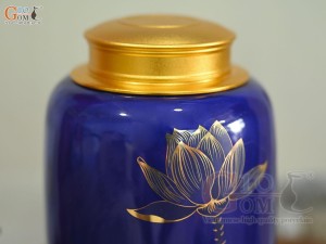 Lọ chè dáng đứng họa tiết hoa Sen vàng kim, nền xanh coban, 300g