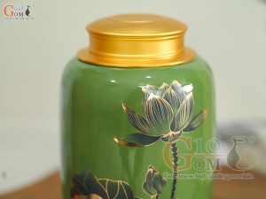 Lọ chè dáng đứng họa tiết hoa Sen vàng kim, nền xanh lá, 300g
