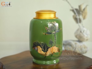Lọ chè dáng đứng họa tiết hoa Sen vàng kim, nền xanh lá, 300g Lọ chè dáng đứng họa tiết hoa Sen vàng kim, nền xanh lá, 300g