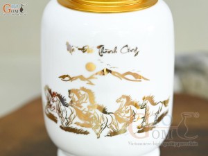 Lọ chè dáng đứng họa tiết Mã Đáo Thành Công vàng kim, nền trắng, 300g