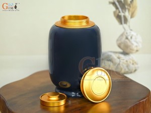 Lọ chè dáng đứng họa tiết Thuận Buồm Xuôi Gió vàng kim, nền xanh dương, 300g