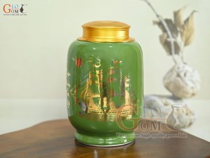 Lọ chè dáng đứng họa tiết Thuận Buồm Xuôi Gió vàng kim, nền xanh lá, 300g