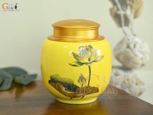 Lọ chè dáng thấp họa tiết hoa Sen vàng kim, nền vàng, 150g Lọ chè dáng thấp họa tiết hoa Sen vàng kim, nền vàng, 150g