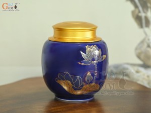 Lọ chè dáng thấp họa tiết hoa Sen vàng kim, nền xanh coban, 150g