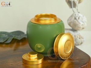Lọ chè dáng thấp họa tiết hoa Sen vàng kim, nền xanh lá, 150g