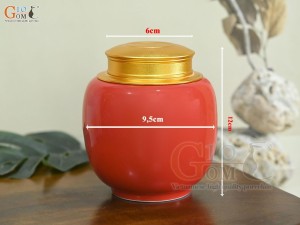 Lọ chè dáng thấp họa tiết Thuận Buồm Xuôi Gió vàng kim, nền đỏ, 150g