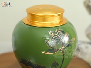 Lọ chè dáng tròn họa tiết hoa Sen vàng kim, nền xanh lá, 250g