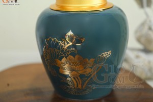 Lọ chè dáng tròn họa tiết Thuận Buồm Xuôi Gió vàng kim, nền xanh dương, 250g