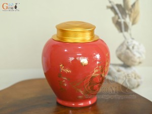 Lọ chè dáng tròn họa tiết Thuận Buồm Xuôi Gió vàng kim, nền đỏ, 250g